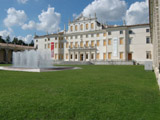 Ingrandisci