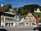 Ingrandisci